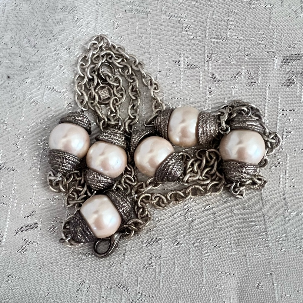 Givenchy Vintage 1980s Chain Belt Silver/ Pearl Stations 36" covertible necklace - Picture 4 of 9